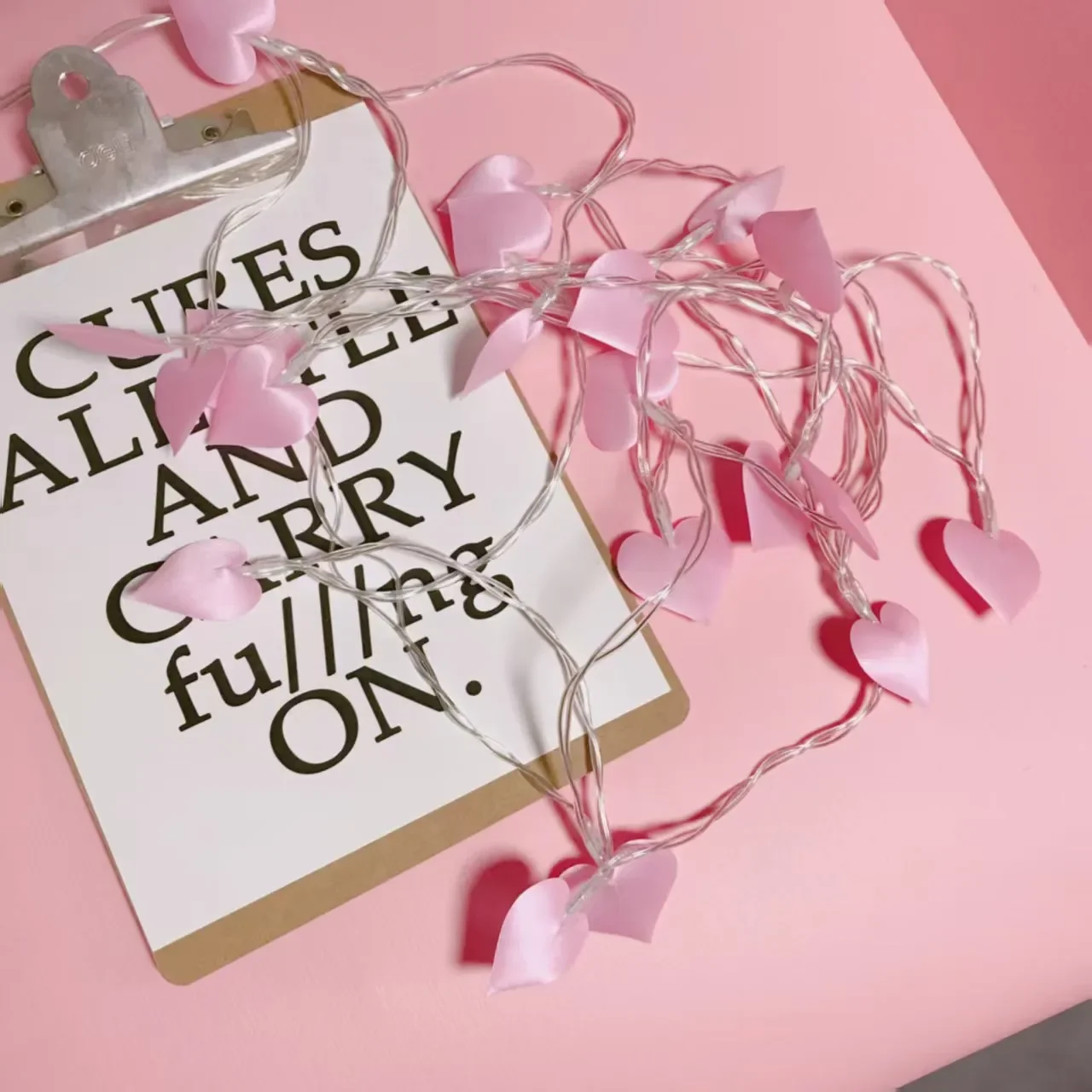 

Гибкие и складные гирлянды в форме розовых сердечек, идеально подходят для улицы, фестивалей, кемпинга, дня рождения, украшения спальни, подарков, предложений руки и сердца, свадеб.