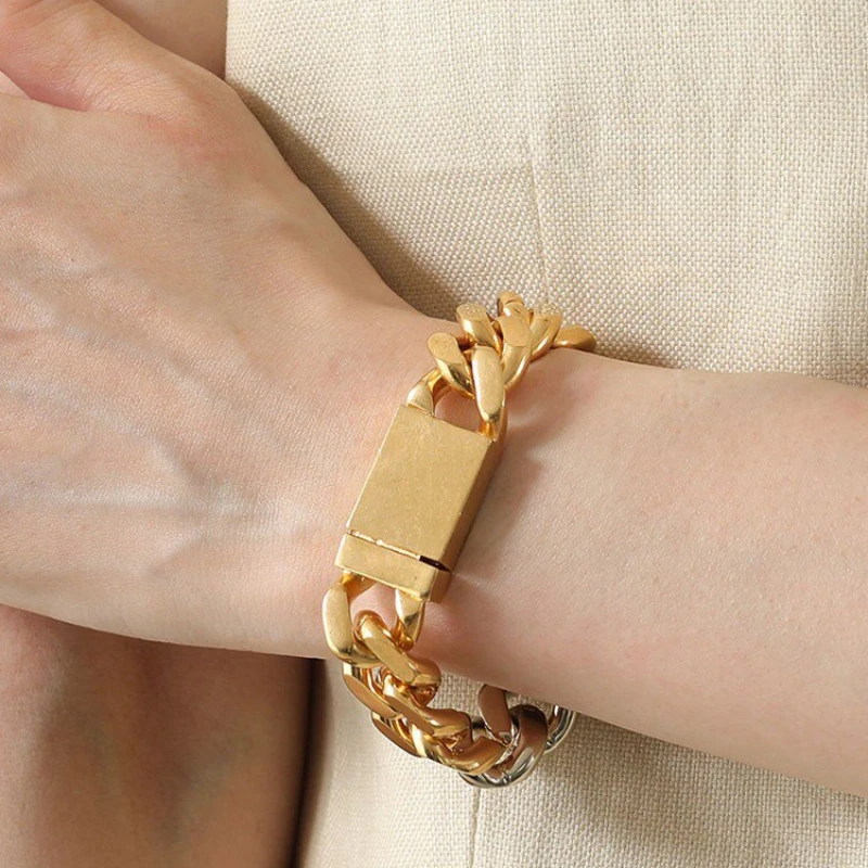 2026 Fashion Europe America Designer Brand Brass Gold Plated Wide Chain Popular Bracelet Woman Top Quality Luxury Jewelry