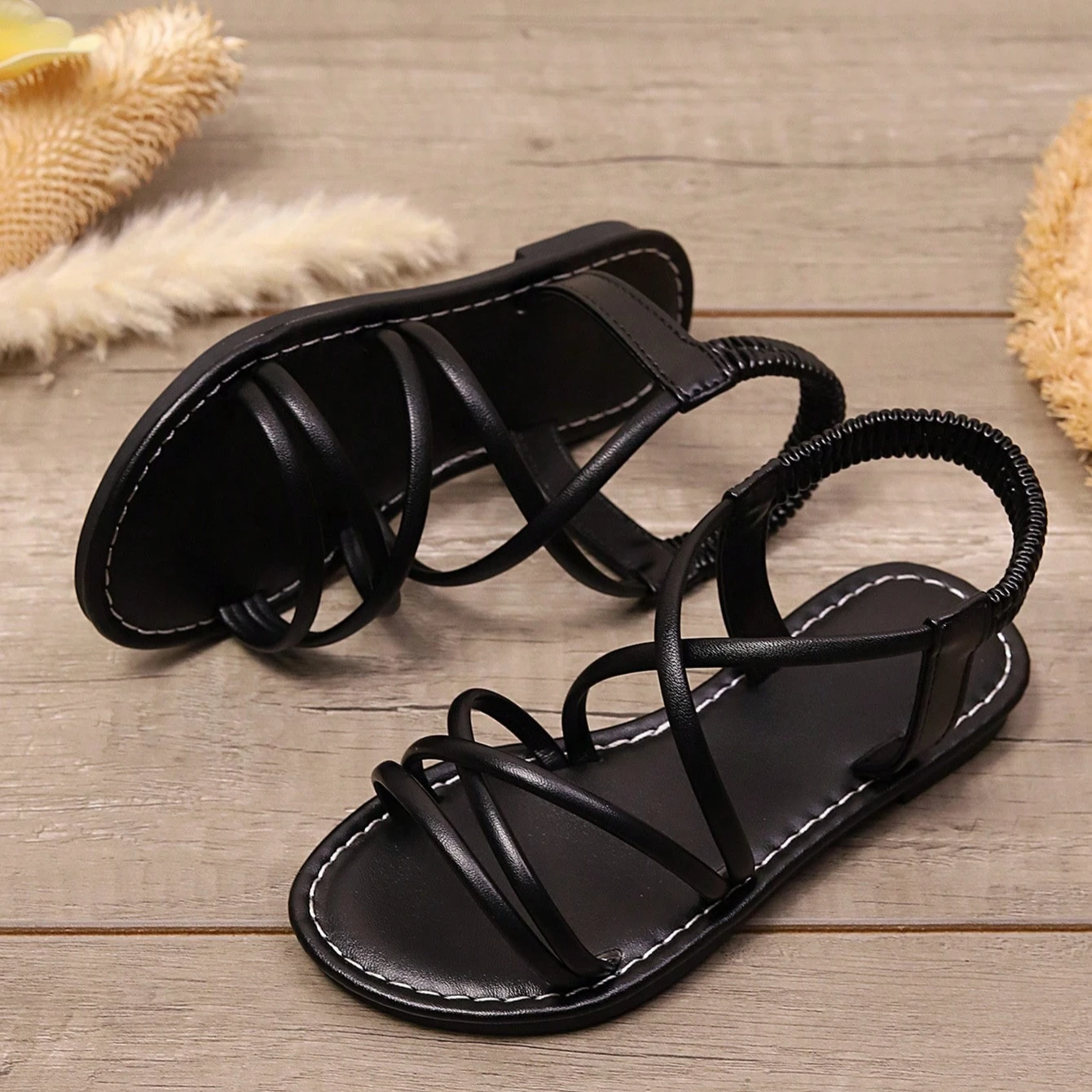 Mädchen Sandalen mit Kreuzriemen aus Leder 2026 Neue Sommer Kinder Barfuß Strandsandalen Rutschfest Einfach Klassisch für Party und Hochzeit – Detail 2