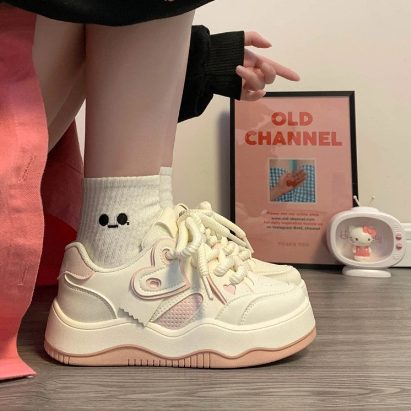 

Original Design Women's Sneakers Spring 2025 Hong Kong Style Street Snap College Love Heart Cool Thick Bottom Board Shoes