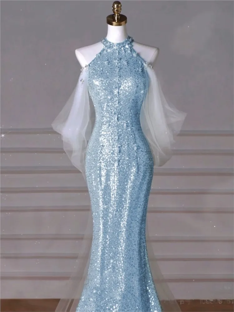 The blue host's neck-hung model walked runway toasted and beaded into a dress