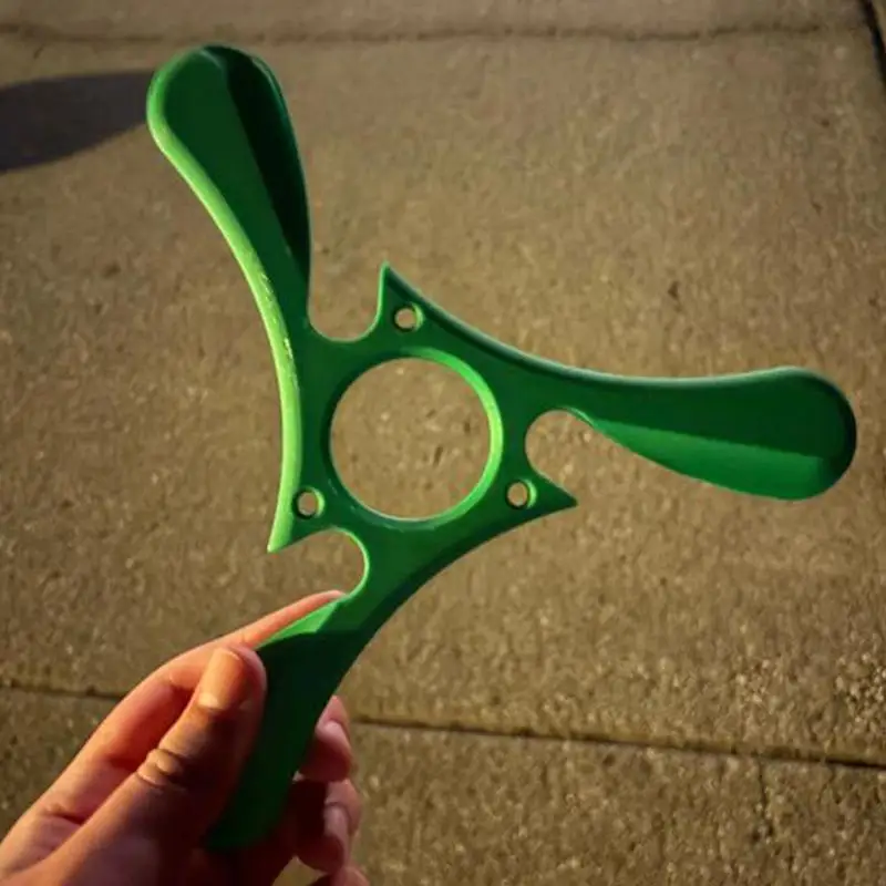 Plastic Returner Aerodynamically Designed Outdoor Toy Party Gifts Whirlwind Three-Blade Boomerang Flying Disc