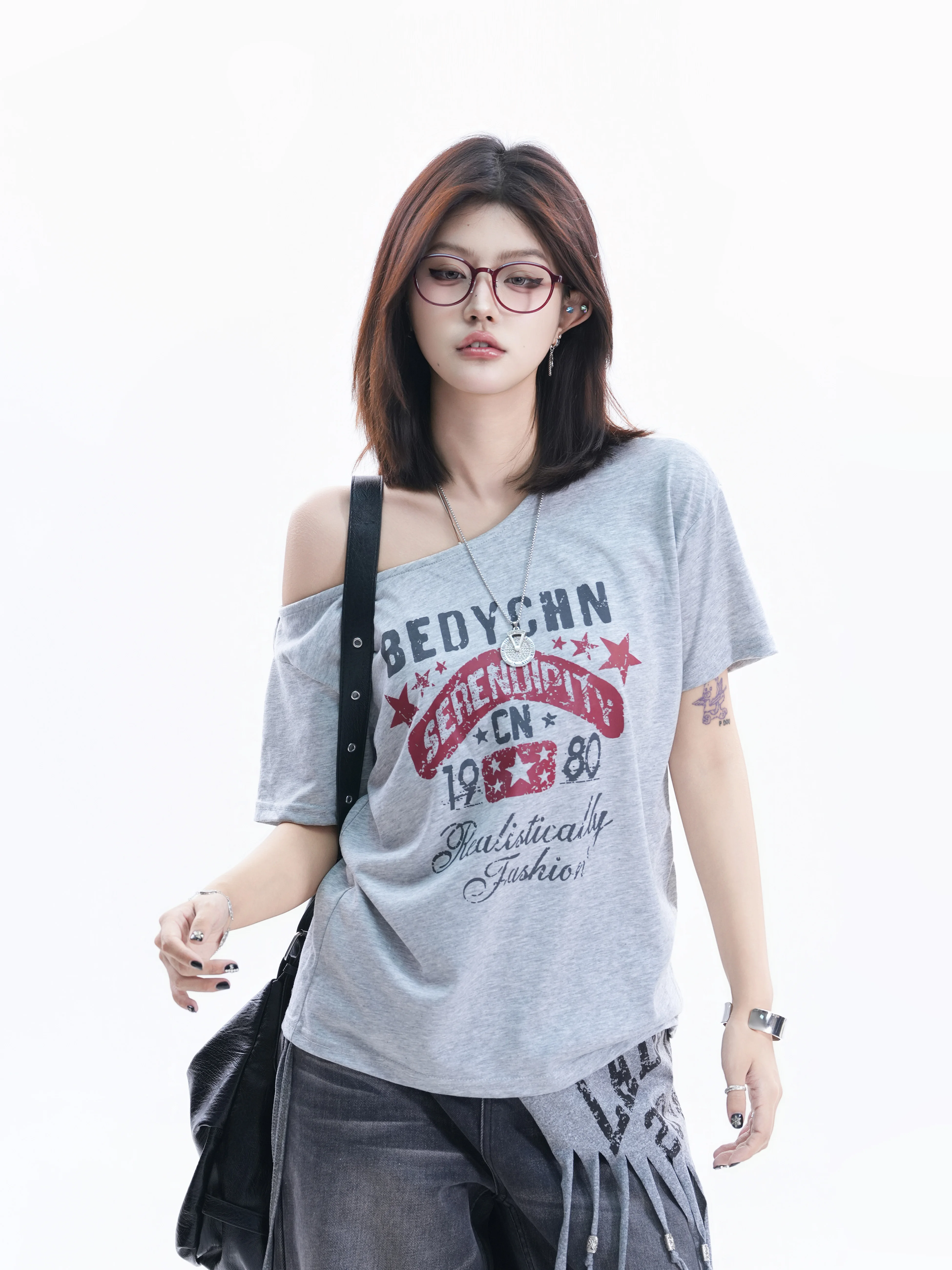 

American Retro Letter Print T-Shirt Women's Shoulder Bared Loose Cool Short Sleeve Top Casual Style Cotton Blend Summer Fashion