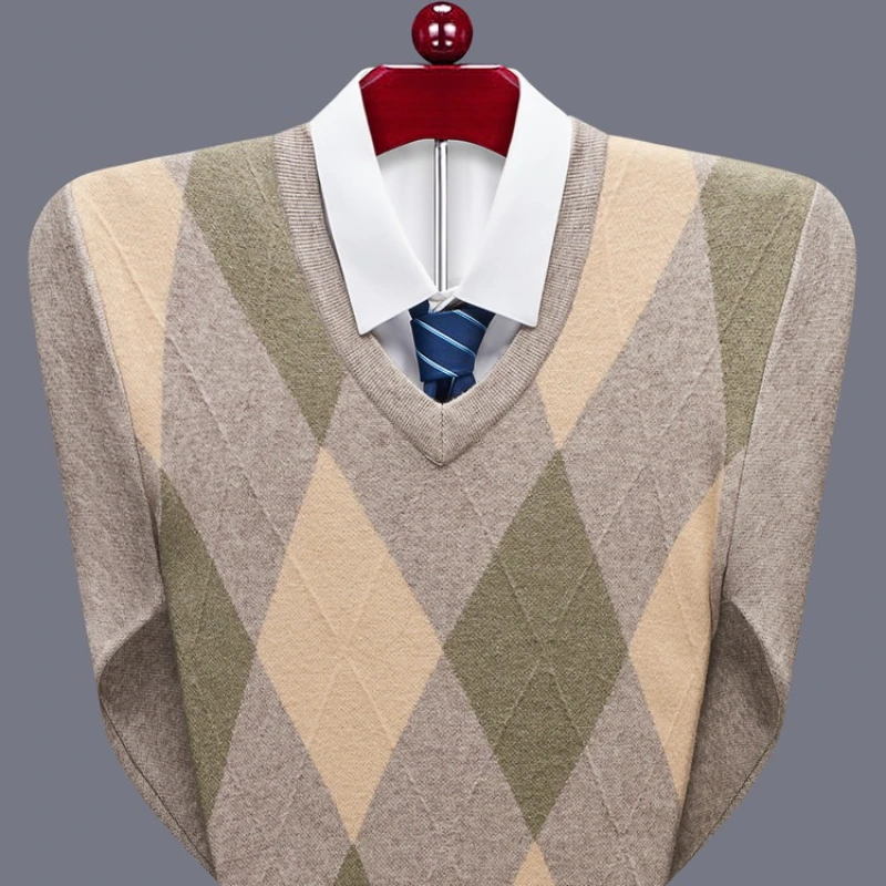 

Men's Diamond Pattern V-Neck Sweater: Stylish Autumn/Winter Business Casual Knitwear Elegant Men's British Style Sweater M-4XL