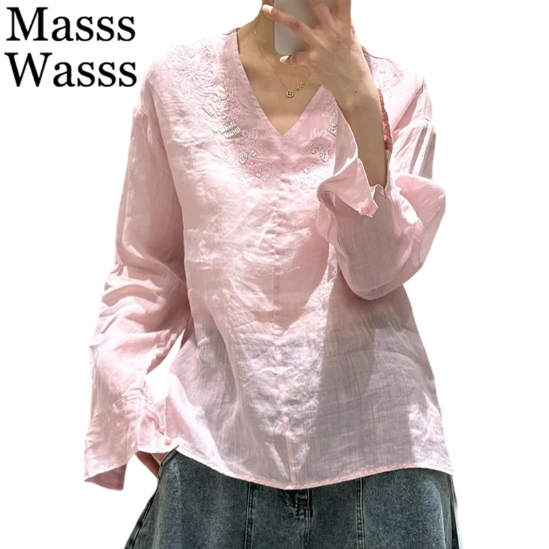 

Женские летние винтажные свободные повседневные топы с V-образным вырезом из хлопка и льна в британском стиле Masss Wasss 2026: элегантные блузки с цветочным принтом