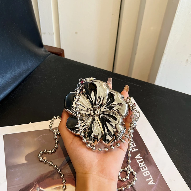 

2024 New Metal Flower Banquet Bag for Women High Quality Chain Shoulder Bag Cute Mini Decorative Bag Designer Lipstick Bag