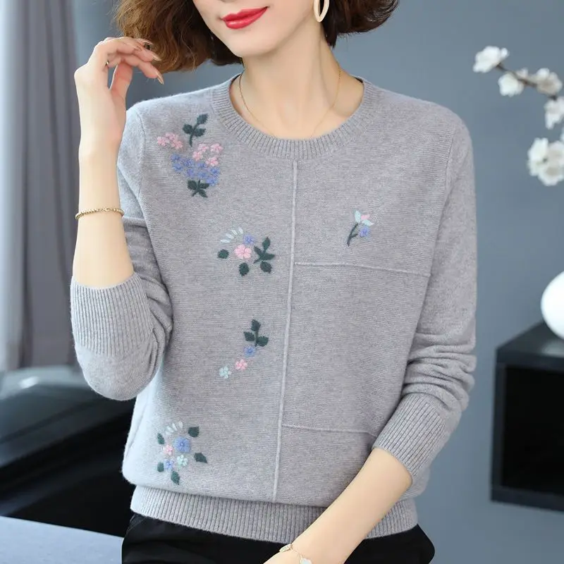 Women Autumn Winter Fashion Embroidered Loose O-neck Long Sleeve Knitwear Ladies Elegant All-match Knitting Bottoming Shirt Tops