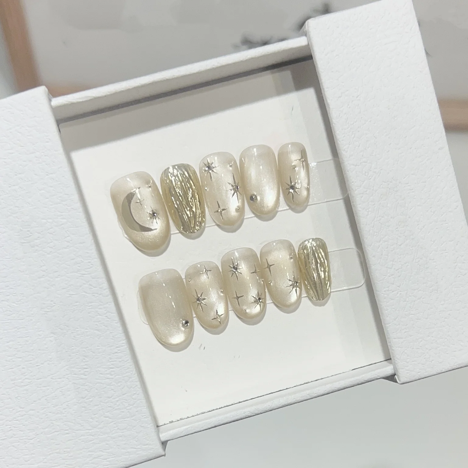 

10Pcs Handmade Press on Nails Cat Eye Moon Decorations Aurora False Nails Short Round Head Detachable Full Cover Fake Nails Tips