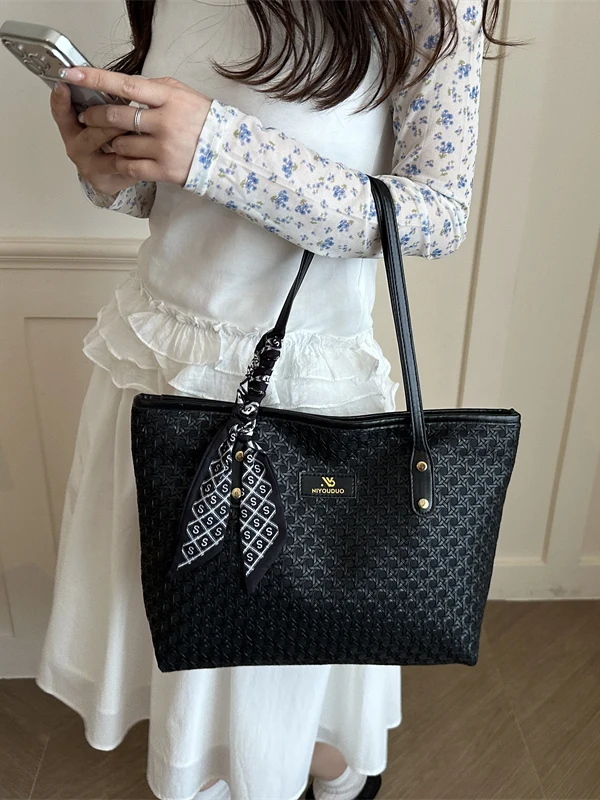 Sweet Commuter Large Capacity Pure Color Tote Bag Single Shoulder Bag Casual Simple Style Fashionable Early Autumn New Model