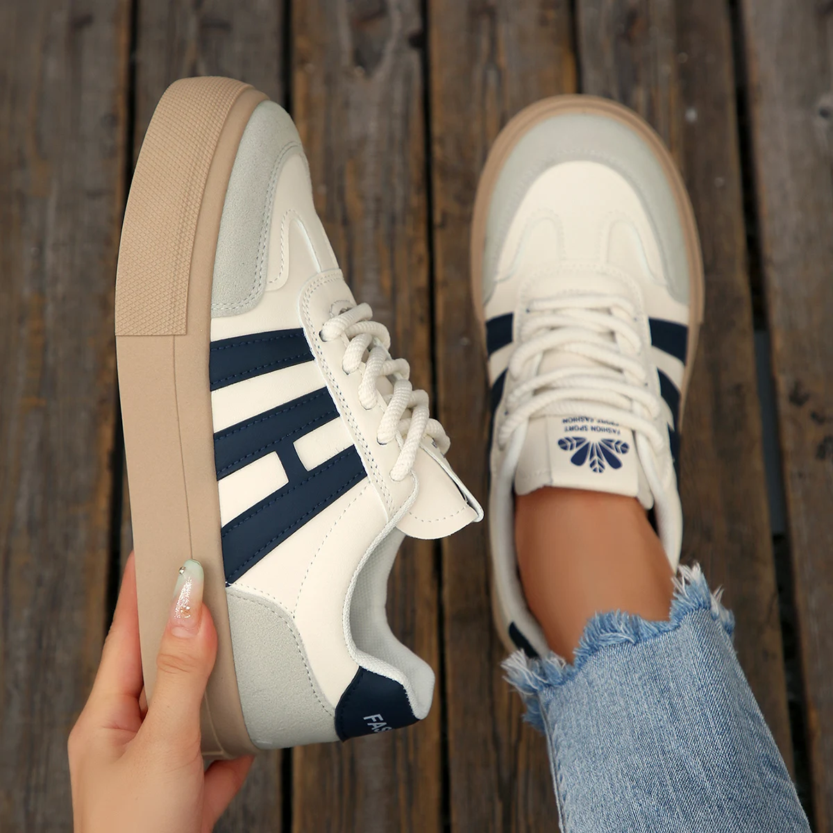 

2025 New Women Platform Sneakers Casual Anti-slip Designer Shoes Women Comfortable Lace Up Outdoor Sneakers Zapatos De Mujer