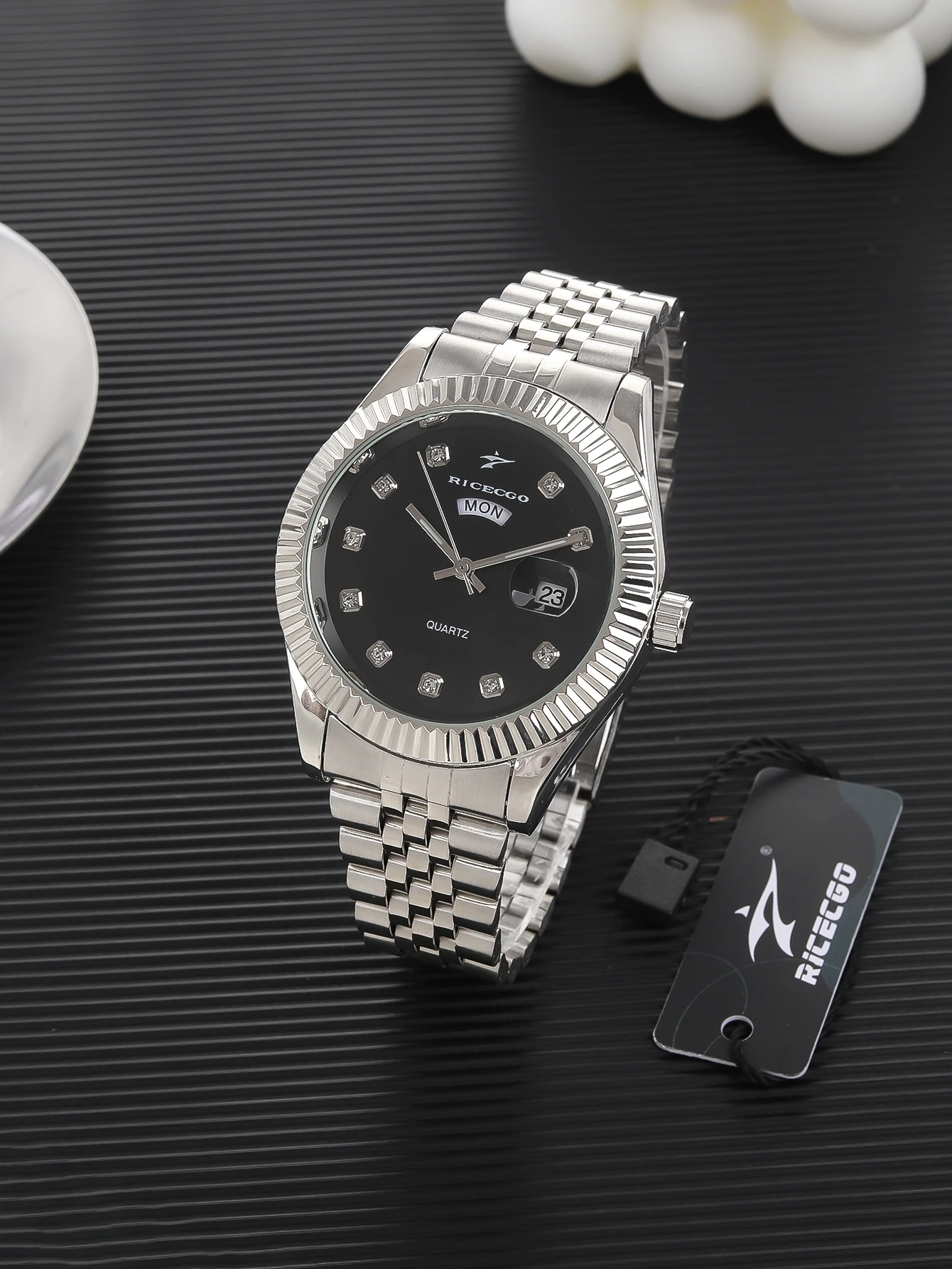 

Business style men's quartz watch with dual calendar display function, classic steel strip design, exquisite hour markers, versa