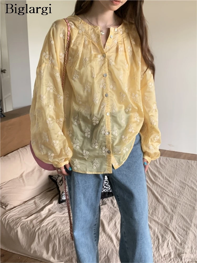 

Spring Summer Flower Embroidery Shirt Tops Women Korean Style Loose Pleated Fashion Casual Ladies Blouses Long Sleeve Woman Tops