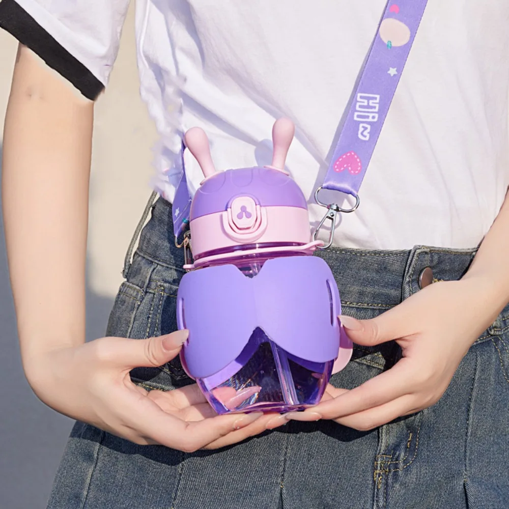 

Удобная пластиковая чашка для воды «Маленькая пчелка», 600 мл, мультяшная бутылка для воды, милая соломенная чашка большой емкости, летняя