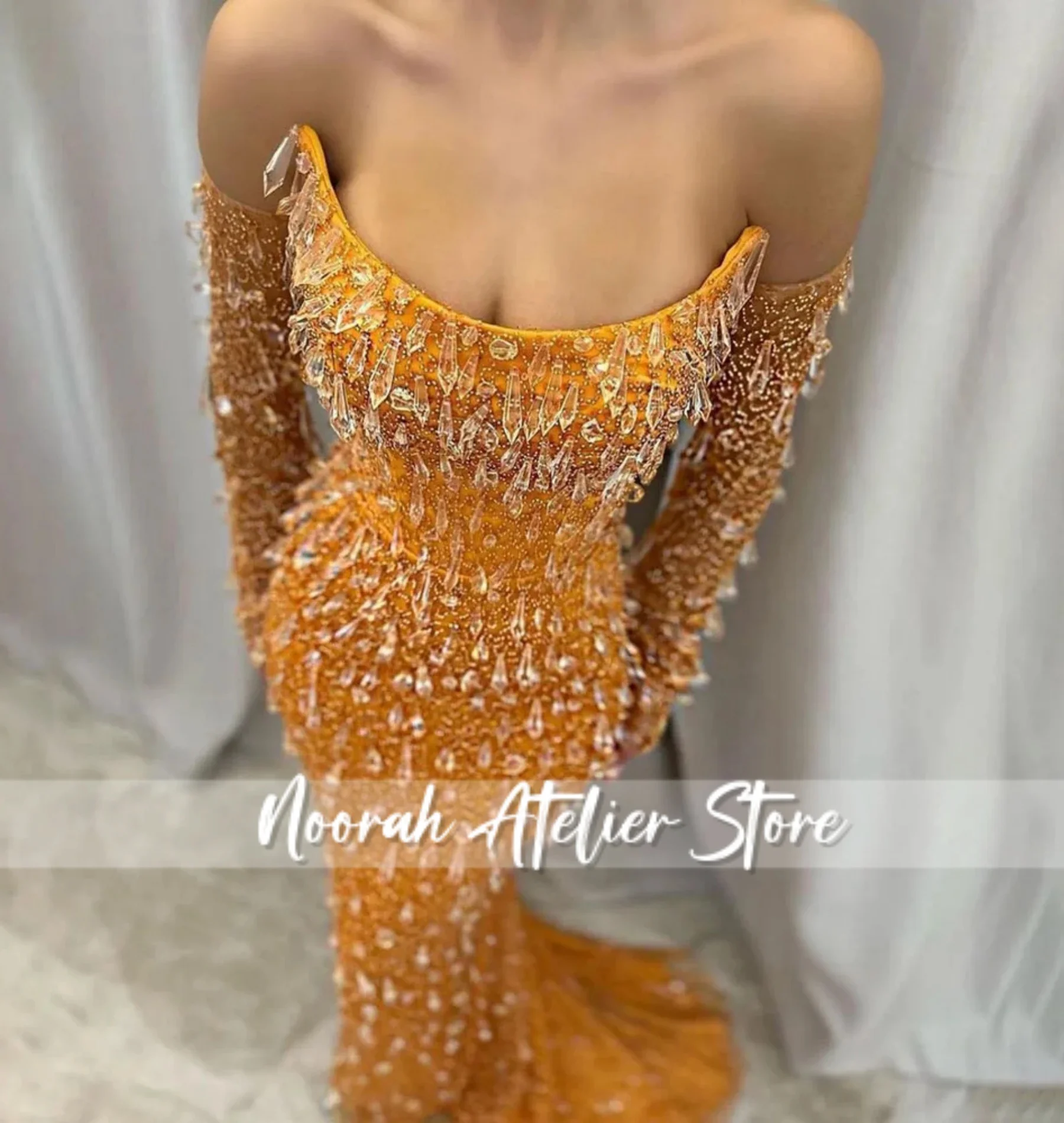 Nuevo vestido de noche de lujo de Arabia Saudita sin tirantes con cuentas naranjas de verano 2025, vestido de novia brillante, vestido de fiesta personalizado