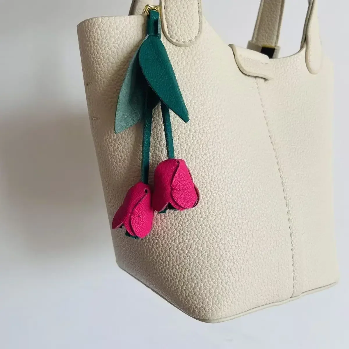 Handmade Leather Bag Charm Spring Floral Theme  Bag Pendant  Elegant High Quality Key Chain Backpack Charms Diy Gift