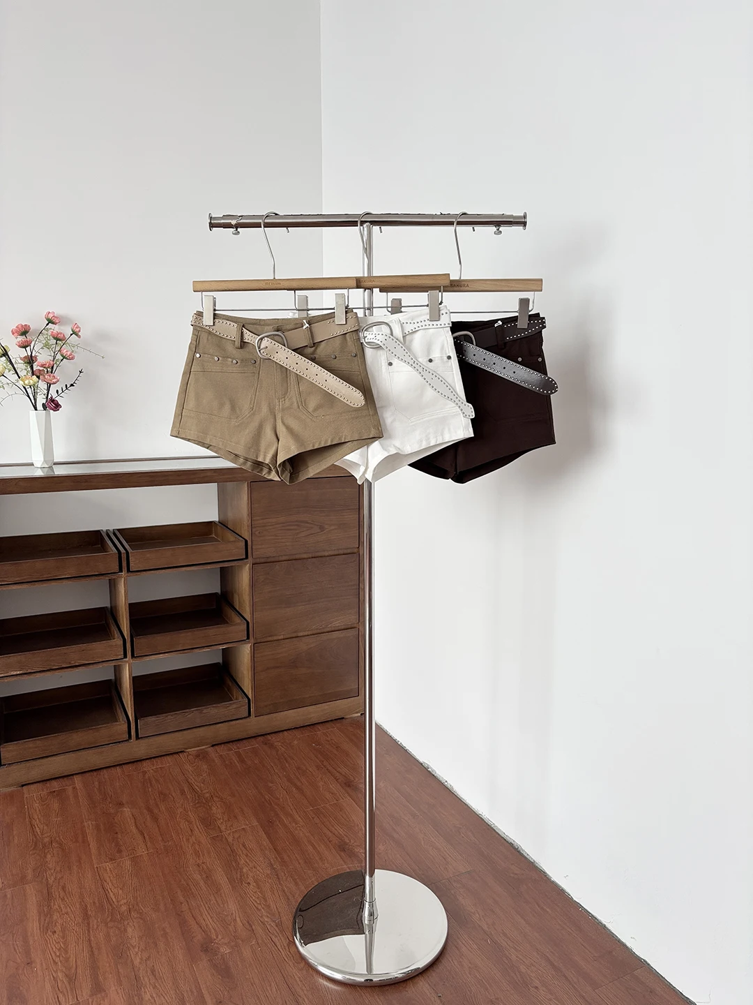 

Стильные ретро-шорты с высокой талией и широкими штанинами для женщин, универсальные повседневные, из полиэстера, лето 2026