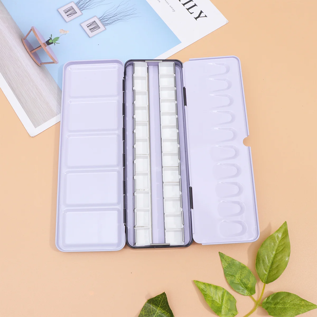 

Empty Watercolor Iron Box Solid Pigment Storage Case 24 Paint Grids Portable Metal Paint Palette Outdoor Gift