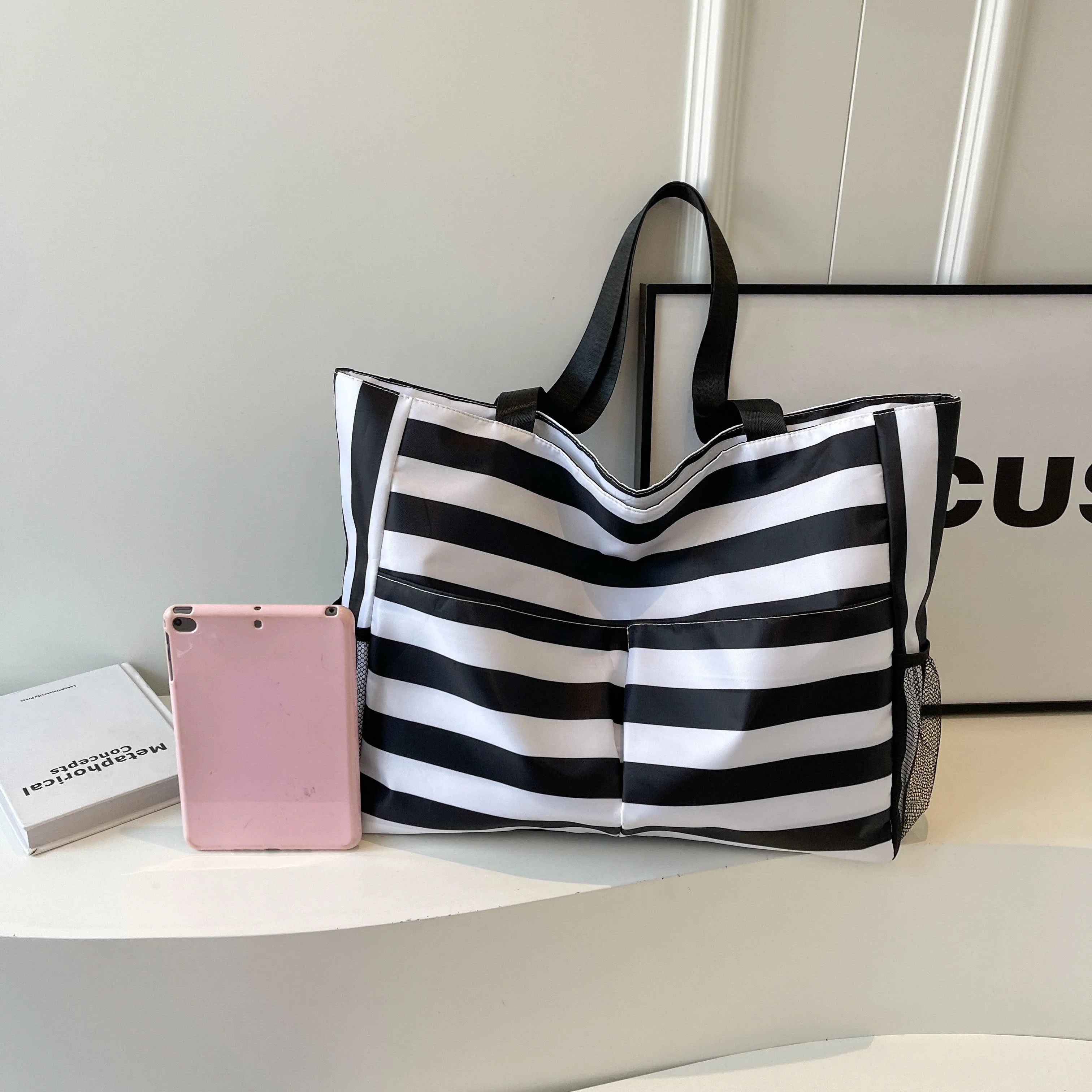 A Large Tote Bag with Multiple Pockets, Striped Shape, Suitable for Beach Vacations, Shopping Trips, Travel, Commuting.