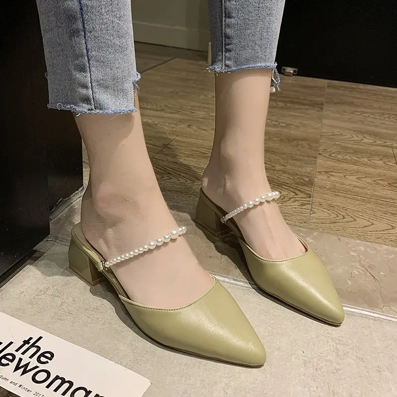 Zapatos con cinturón y cuentas para mujer, zapatillas de tacón medio alto, sandalias de cuña, mocasines puntiagudos con perlas, 2024