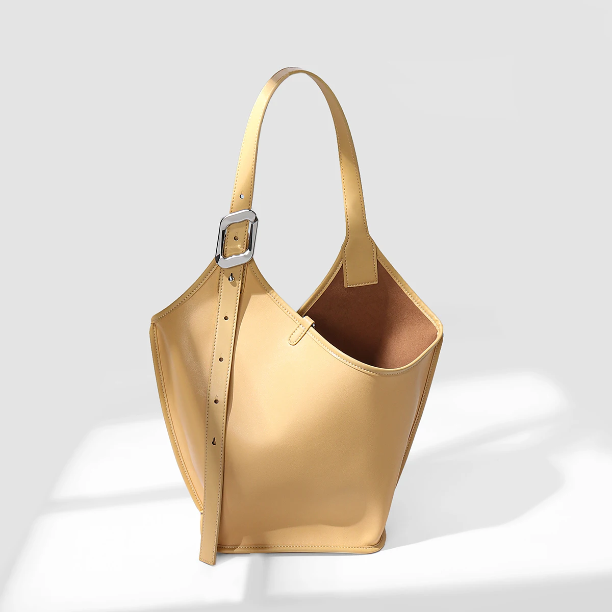 

Design-Conscious, Niche Fashion, New Large-Capacity Shoulder Underarm Bag, High-End Solid Color Commuter Bucket Bag