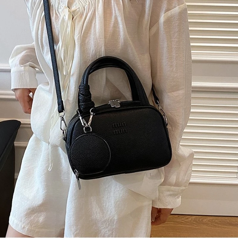 

Women's Versatile Tote Bag Spacious Capacity For Shopping Trips And Weekend Getaways Practical Travel Partner