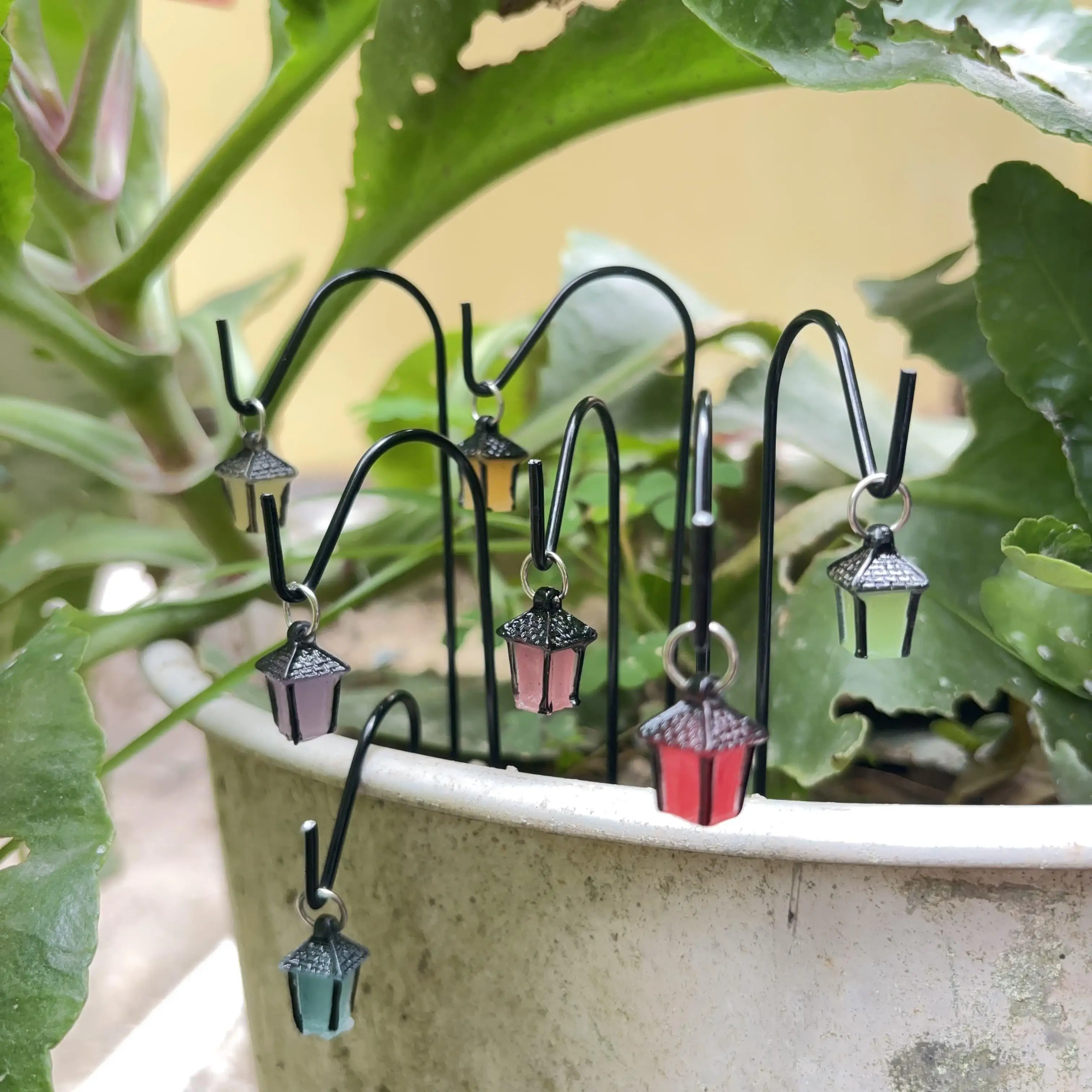 4-Pack Lanterns with Iron Hooks, Luminous Garden Stakes, Solar-Powered Resin Fairy Miniature Models with Colorful Lanterns, Rural Outdoor Decorations Suitable for Halloween Indoor Tabletop Displays and Crafts, Solar-Powered Outdoor Ornaments
