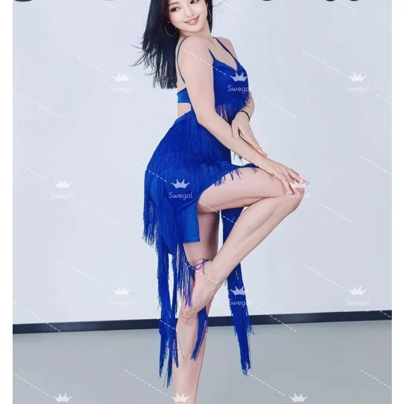 Maßgeschneidertes Bauchtanzkostüm, orientalischer Tanz, inspirierende Praxis, Performance-Kleid, dynamisch, inspirierender Quastenrock, sexy