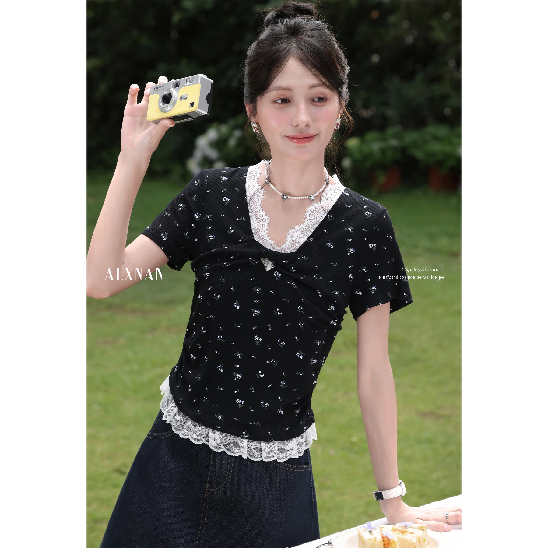 

ALXNAN Women's T-shirt Black Lace Floral Short Sleeve T-shirt Trend 2025 Summer Casual Slim-fit V-neck Office Lady Tops L558119