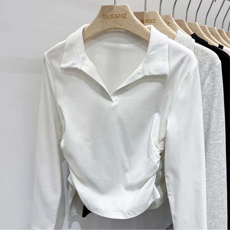 

Женская осенне-зимняя трикотажная футболка в рубчик с воротником-поло, приталенный базовый топ 2025 года, однотонная футболка с длинными рукавами, универсальный повседневный топ с боковыми складками