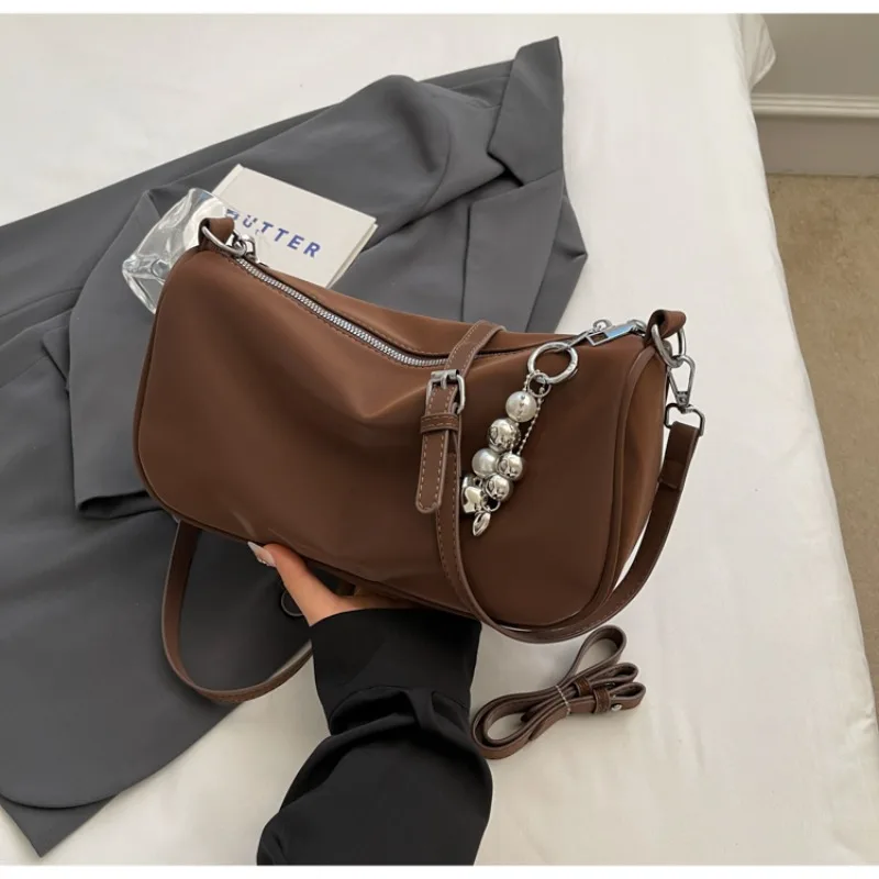 

2025 новые модные молодежные женские сумки на плечо, Лидер продаж, изысканные однотонные сумки через плечо из искусственной кожи на молнии высокого качества