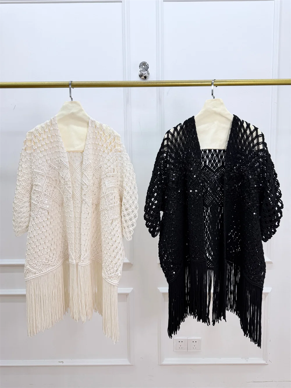 

Women's Fashionable Casual Linen Silk Loose Cardigan with Tassels Cutout Sequin Tops