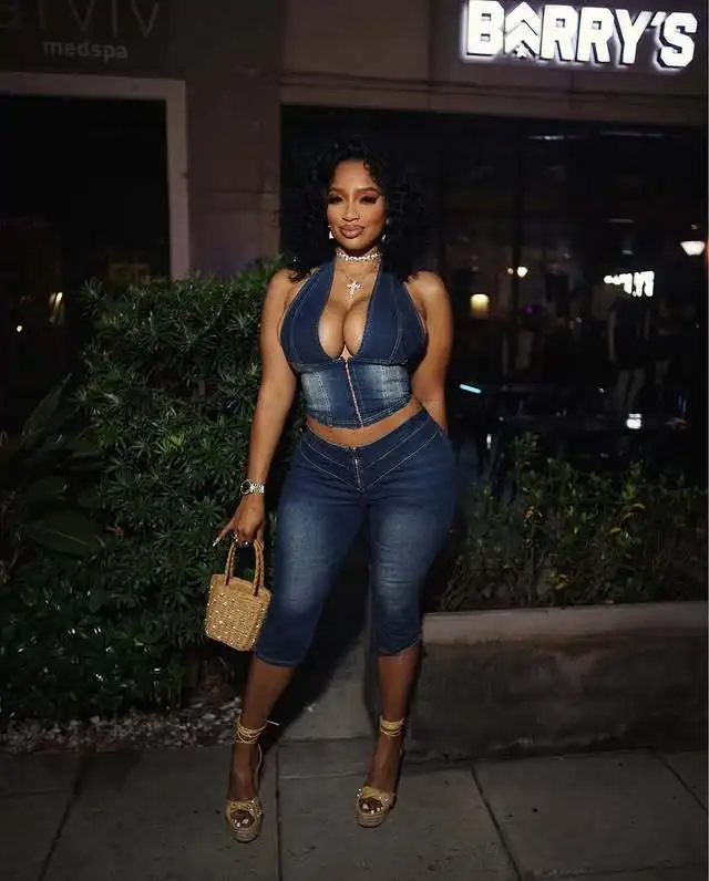 STYLISH LADY Stretch Denim Blue Halter Two Piece Set 2026 Women Zip Crop Top High Waist Capri Pants Sexy Street Jeans Outfit