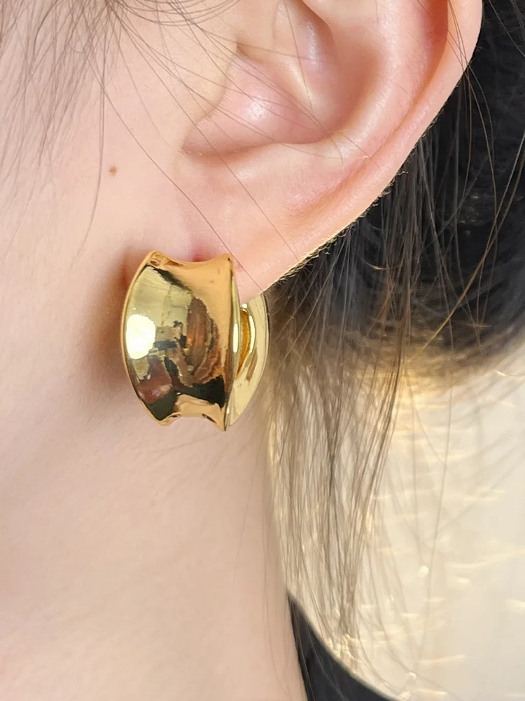 

Simple and cold geometric wide-sided premium earrings