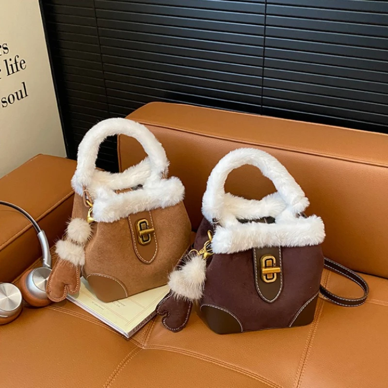 

Крошечная плюшевая сумка-ведро для женщин, уютная зимняя мини-сумка в винтажном стиле, мягкая сумка через плечо из искусственного меха с ручкой, небольшой кошелек на плечо