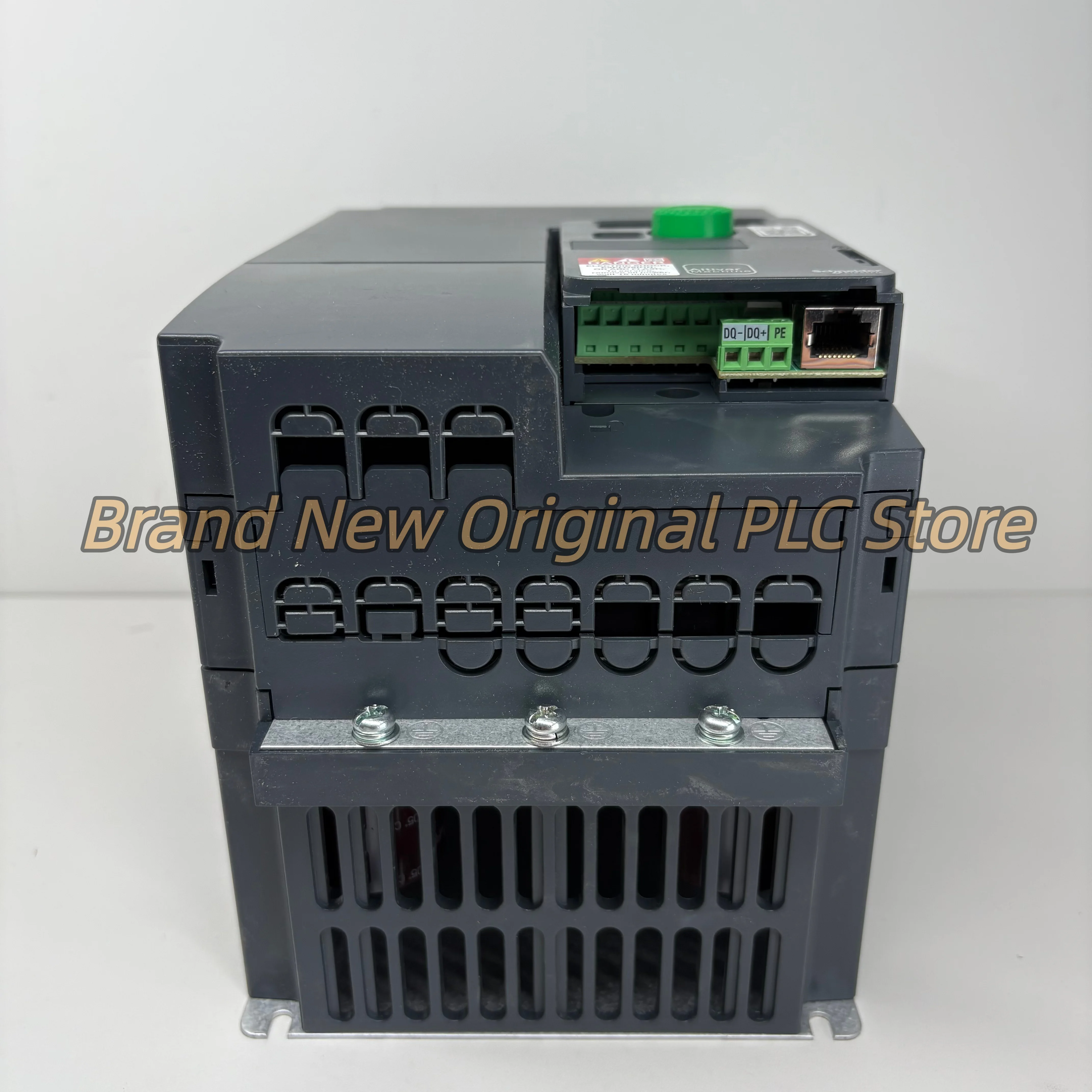 

Новый инвертор ATV320U55M3C в коробке