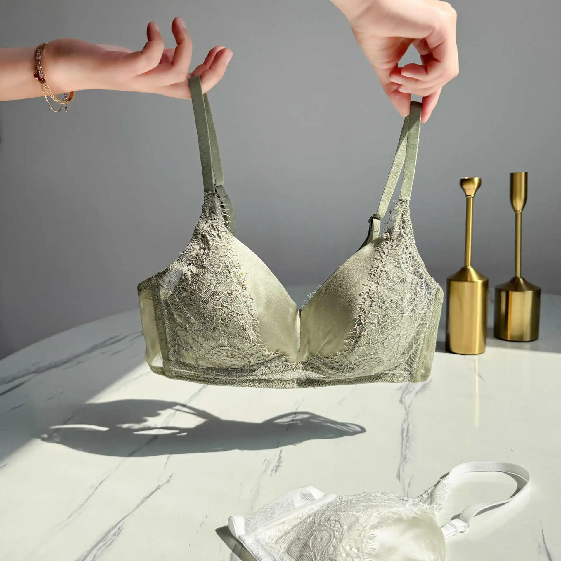 

Женское кружевное атласное треугольное нижнее белье во французском стиле, шелковый бюстгальтер без стального кольца, удобный дышащий бюстгальтер