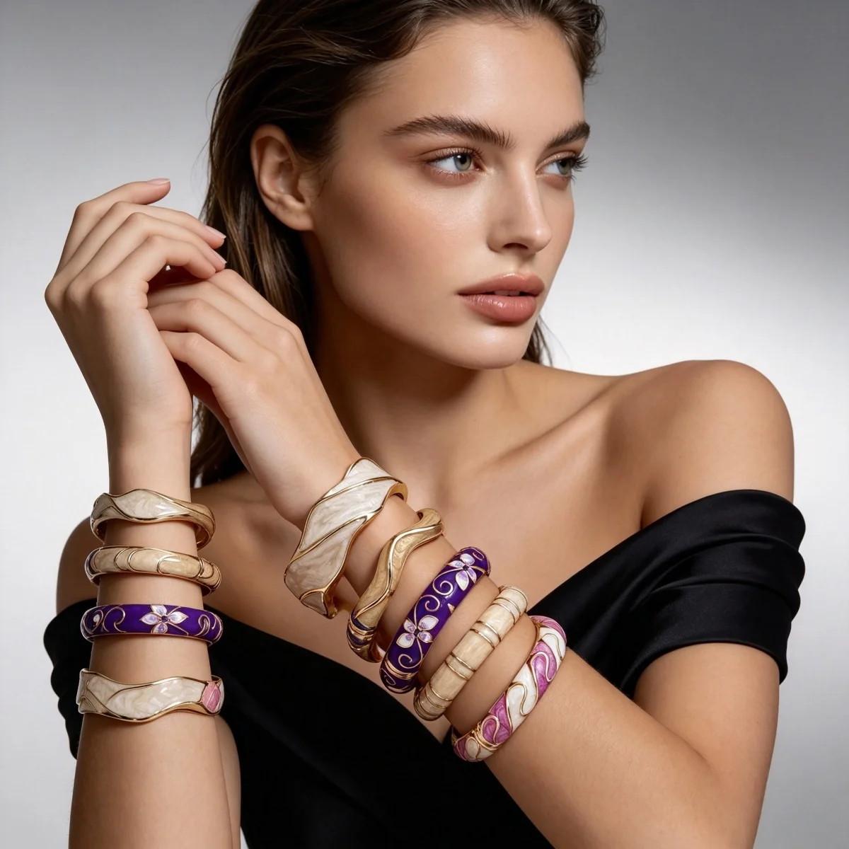 Retro-Ethno-Armband in Lila, Rosa und Weiß mit Emaille-Einsätzen für Damen und Herren, Geometrischer Statement-Armreif mit Blumenmuster – Detail 13