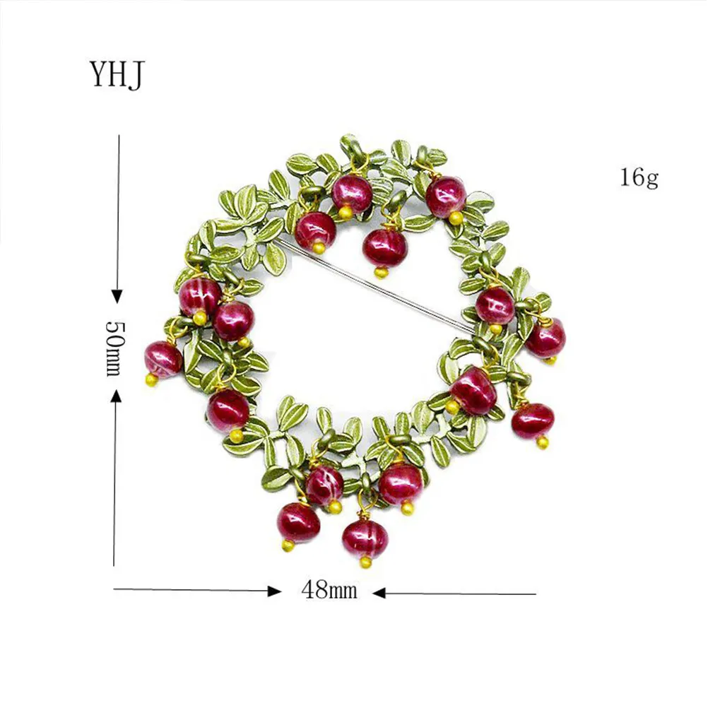 1Pcs Vintage Cranberry Branch Brooch Made of Alloy and Natural Pearl Baked Varnish Fade Resistant Collar Pin for Women Brooch