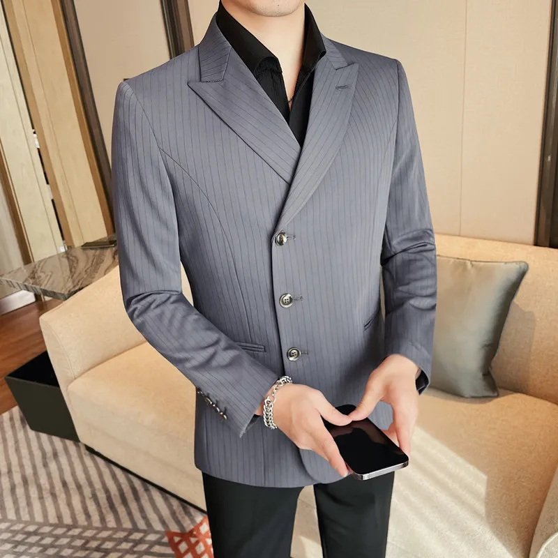 

2024 High-end Design Fashion Matching Handsome Single-breasted Suit Jacket Men's Striped Suit Three-button Back Mid-slit Suit