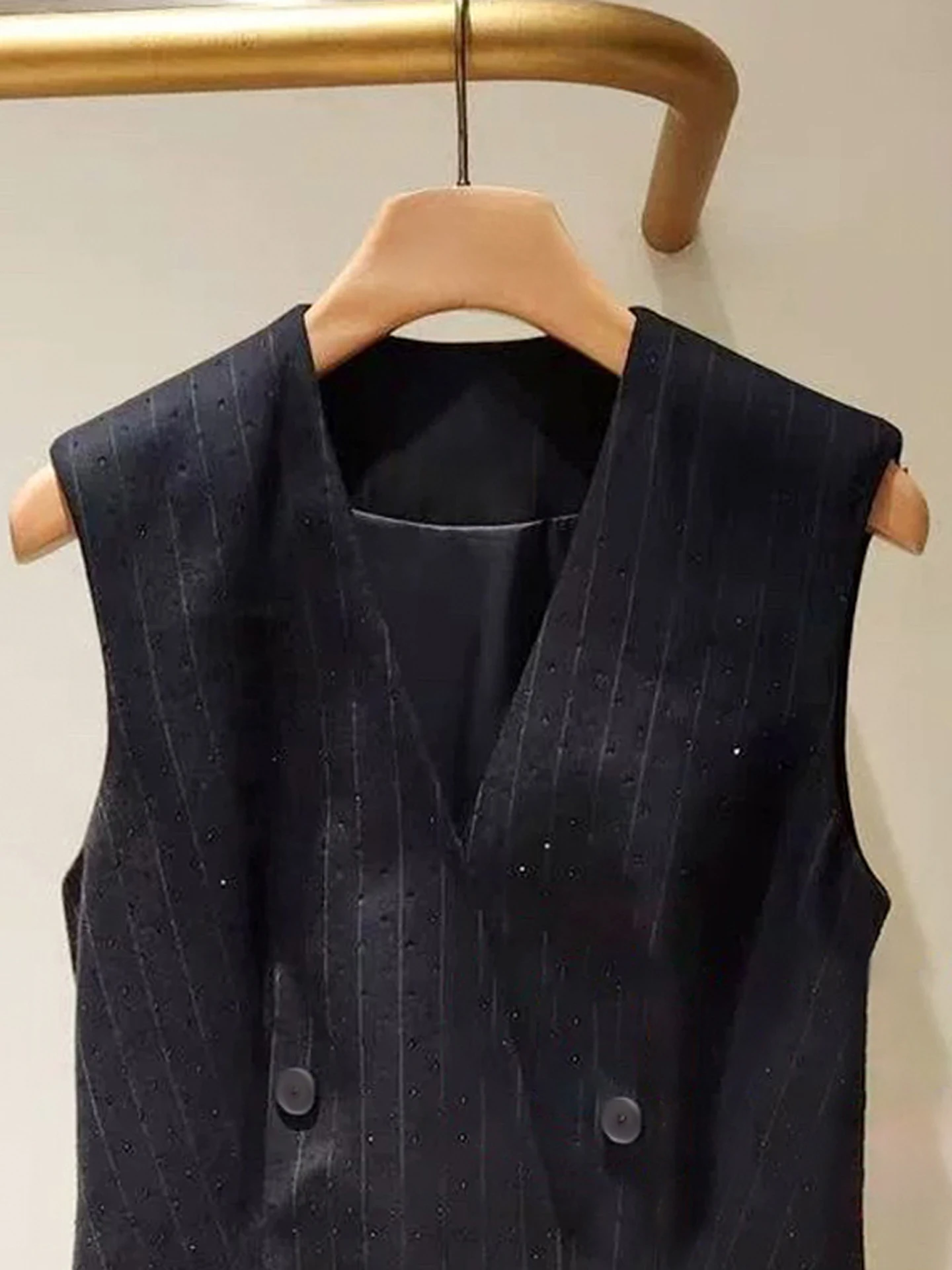 เสื้อกั๊กผู้หญิงทรงเอไลน์ แบรนด์ S Home South Oil รุ่น High End ประดับเลื่อมลายทาง คอวี ดีไซน์เรียบง่าย เหมาะสำหรับฤดูใบไม้ร่วงและฤดูหนาว ทรงเข้ารูปเอวสูง