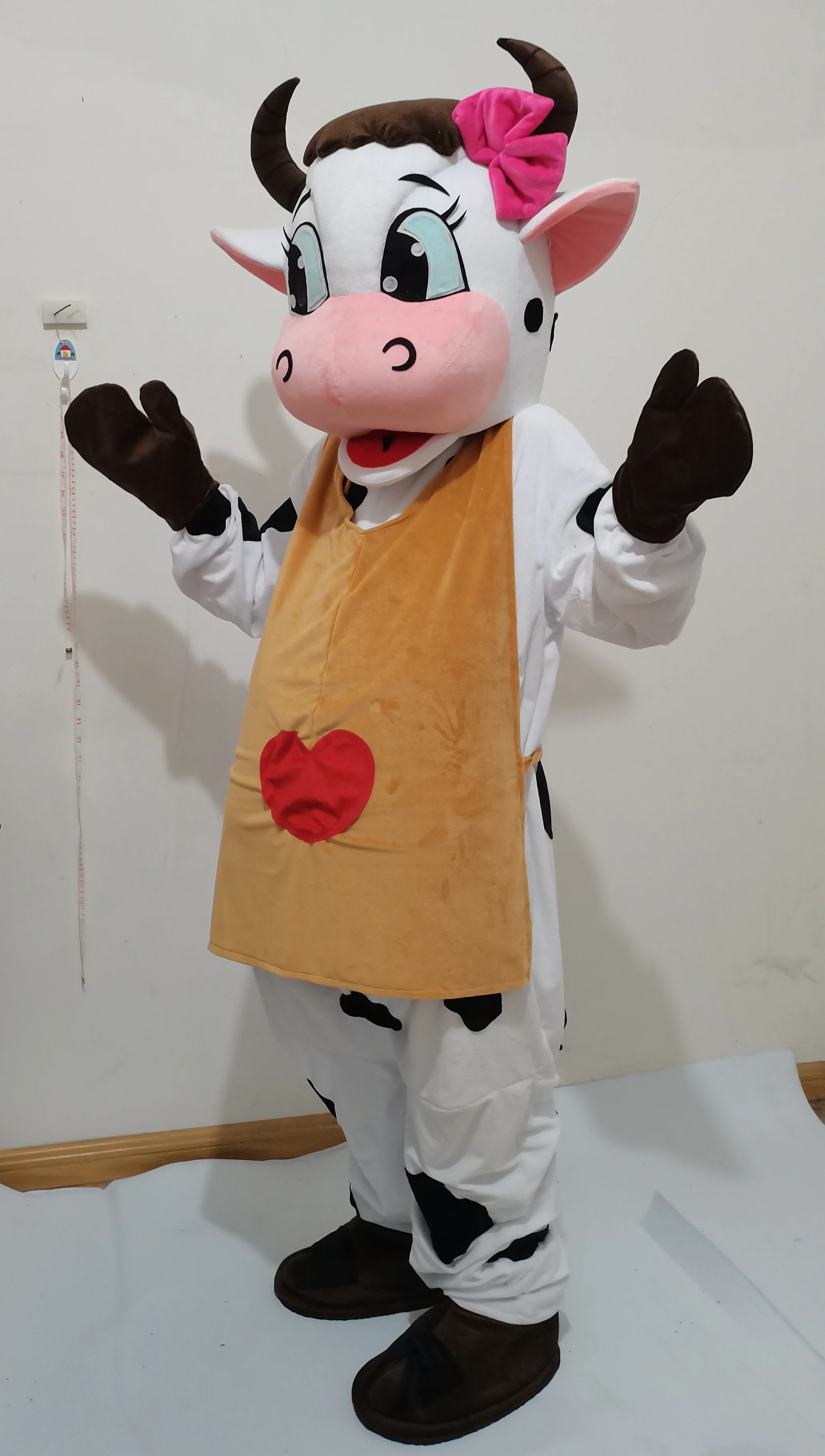 Cute farm cow cartoon mascot costume adult cosplay calf cartoon figure