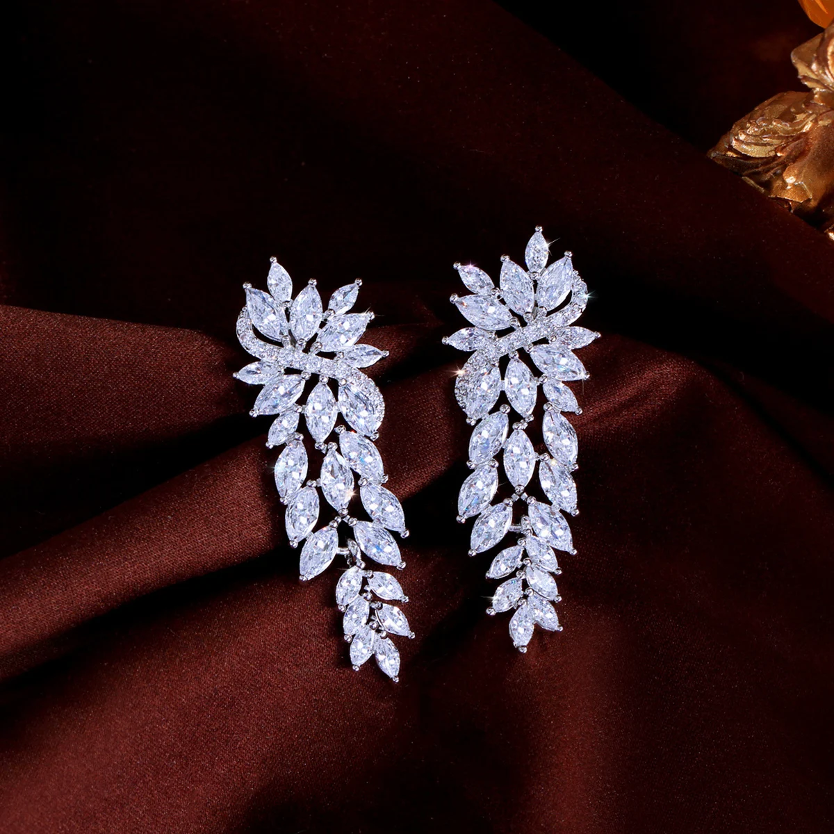 CWWZircons Wunderschöner europäischer Damen-CZ-Hochzeits- und Abschlussballschmuck, weißer Zirkon-Blatt-Ohrring, lang, für Brautparty, Großhandel E1168 – Detail 4