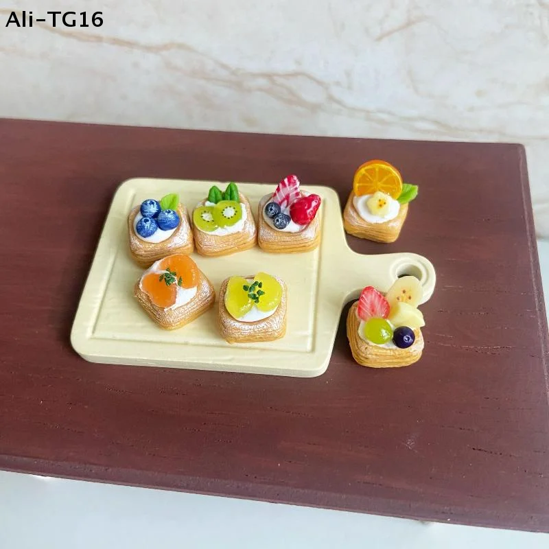 1 Stück Miniatur-Puppenhaus-Lebensmittel Obst Quadratischer Turm Mini Niedliches Simulations-Kuchenmodell Spielzeug für Puppenzubehör Kindergeschenk