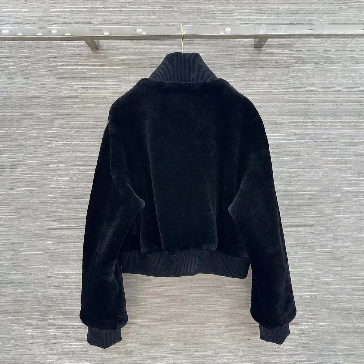 2026 high-quality women's standing collar striped edge imitation fur short jacket--2691942