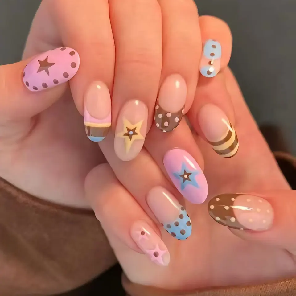 24pcs uñas postizas almendra medianas con diseño de rayas, estrellas y lunares, francesas negras, tips desmontables para arte de uñas 2
