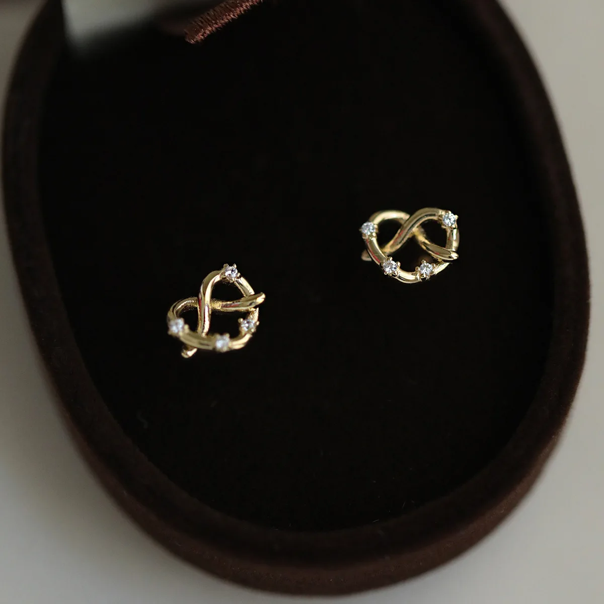 

CHOZON S925 Silver 14K Gold Plated Love Cookie Earrings French Elegant Wholesale Dainty Jewelry for Women