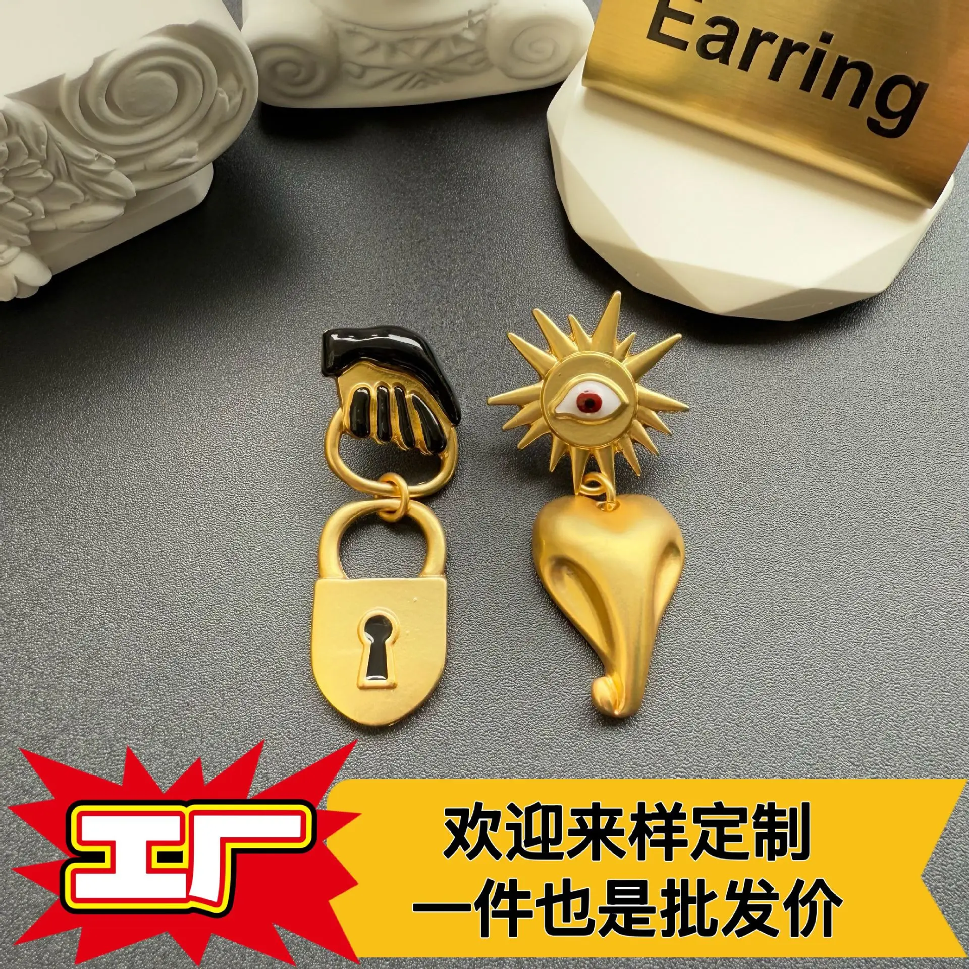 

Vintage Ear Shape Pearl Ring Eye Earrings