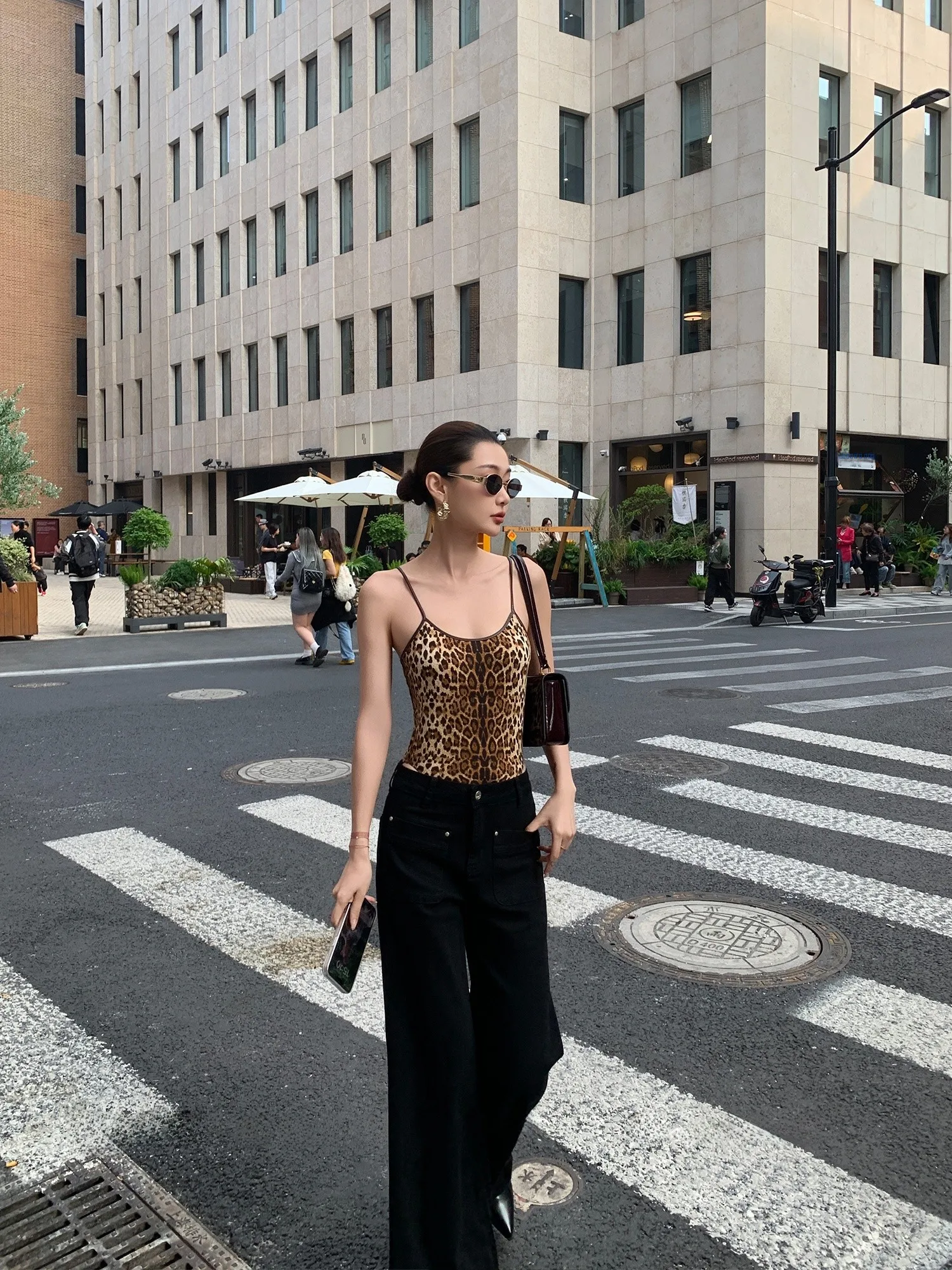 

Сексуальный укороченный топ с леопардовым принтом, модный облегающий жилет, трендовый, с круглым вырезом, из смеси полиэстера и спандекса, женское нижнее белье