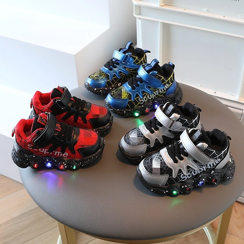 

Boys' Light-Up Sneakers 2026 Spring Autumn, Soft Sole Non-Slip Leather LED Flashing Shoes for Toddler Kids Casual Sportswear