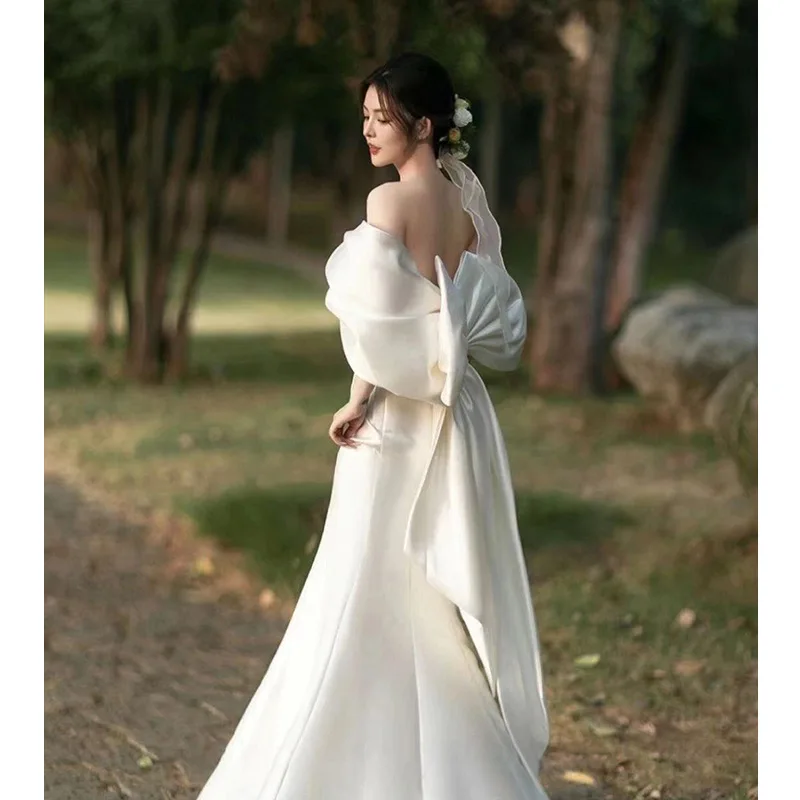 Satin Weißes Hochzeitskleid Meerjungfrau Herzförmiger Ausschnitt Falten Elegant Schulterfrei Maßgeschneiderte Brautkleider Vestidos De Novias